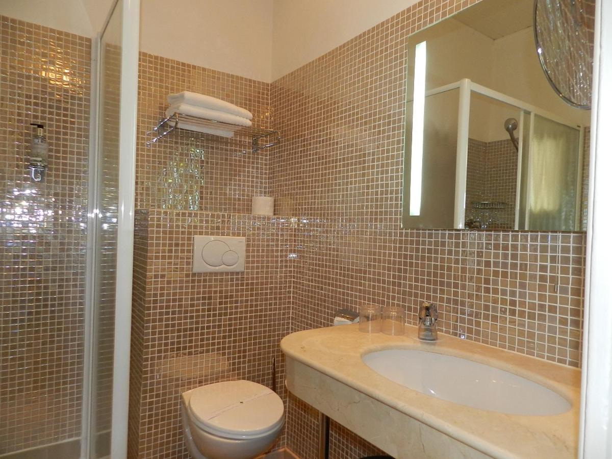 Grand Hotel Moriaz Le Lavandou Exterior photo
