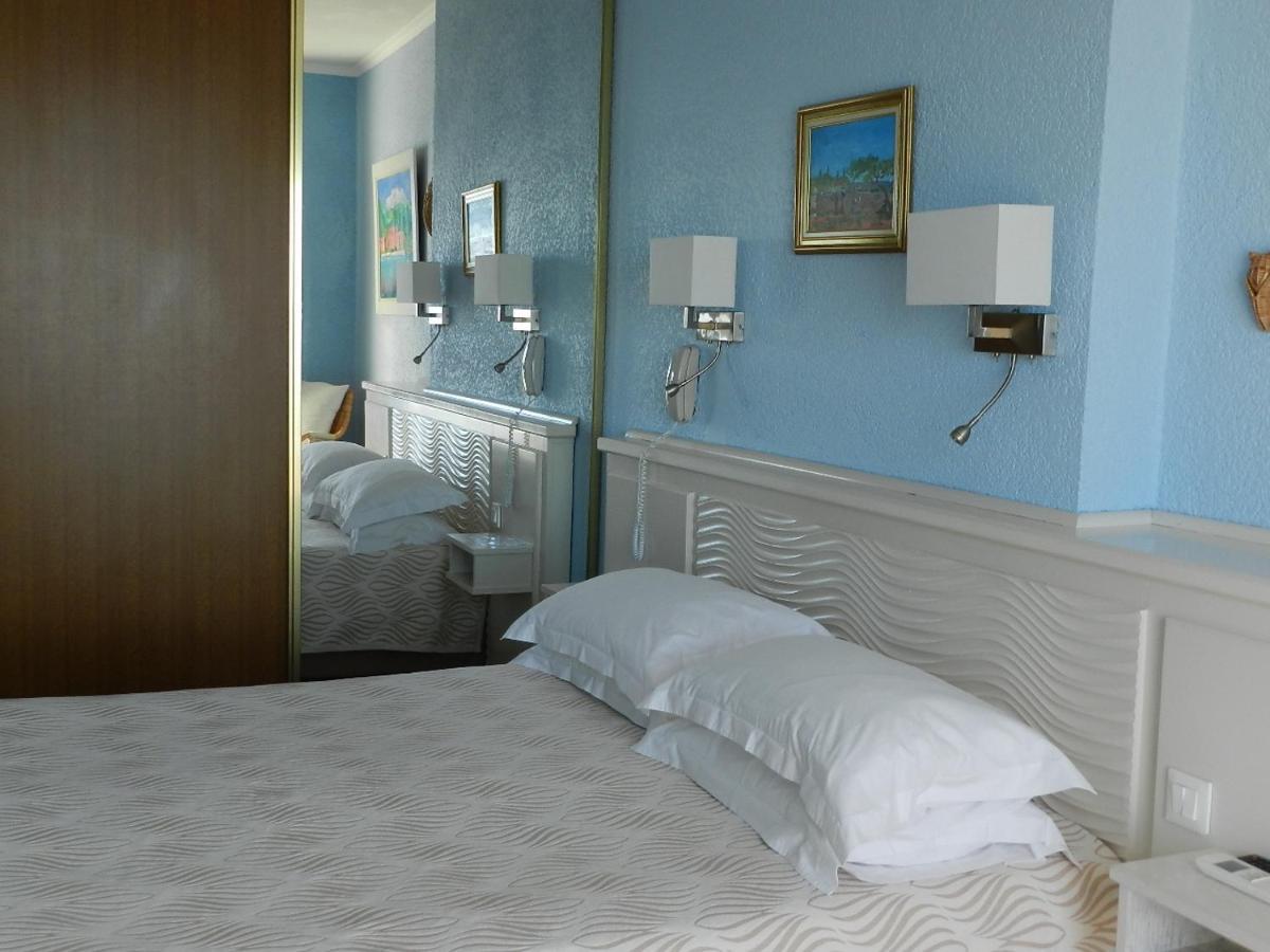Grand Hotel Moriaz Le Lavandou Exterior photo